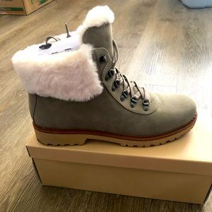 Shoes/boots in the brand of American Eagle. Size 10 women. Color grey/greenish
